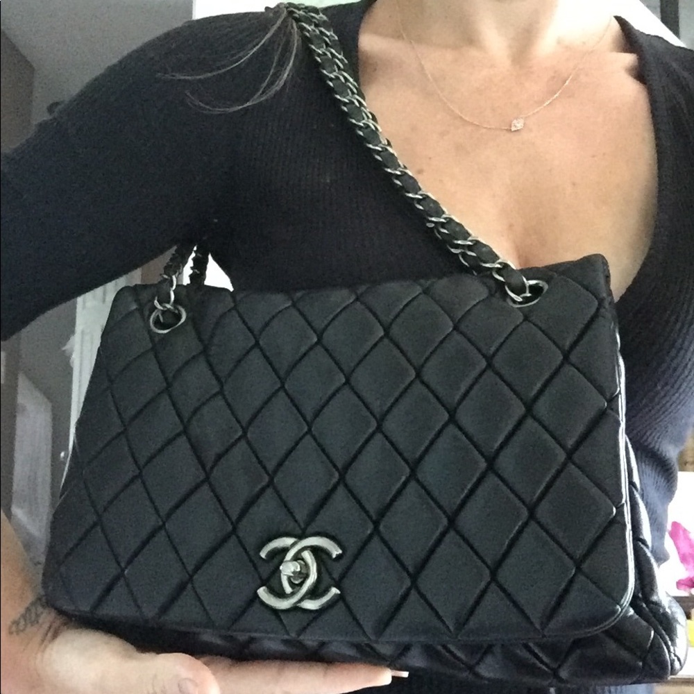 CHANEL quilted bubble flap - Picture 8 of 8